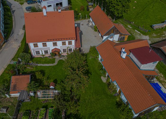 Luftaufnahmen vom ehemaligen Pfarrhof in Göbelsbach